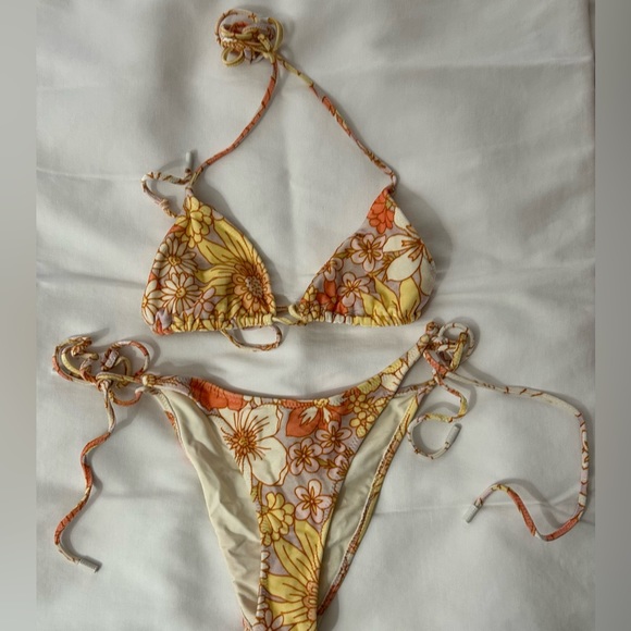 Beautiful floral triangl bikini 💛🌸🌼 - Picture 2 of 5